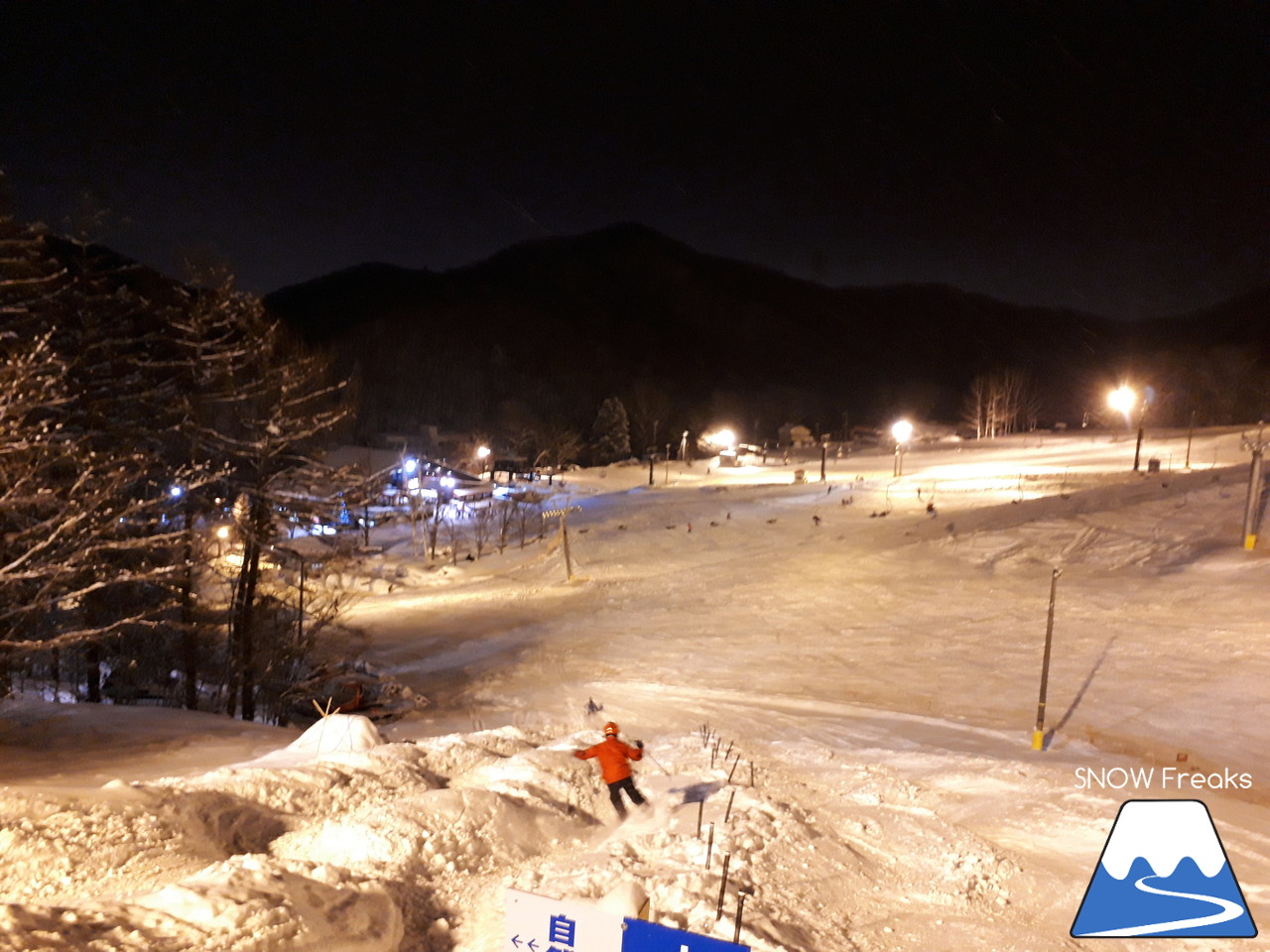 さっぽろばんけいスキー場　連日の降雪でコンディション良好な ban.Kで、Mt.石井スポーツ / b.c.map『VECTORGLIDEライダー・浅川誠とナイターセッション！』開催☆ 